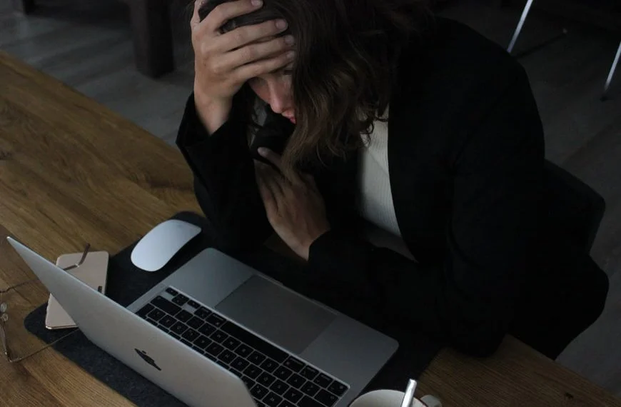 Most leaders want to provide feedback that will help their employees improve. Sadly, many managers provide feedback that makes employees feel labor