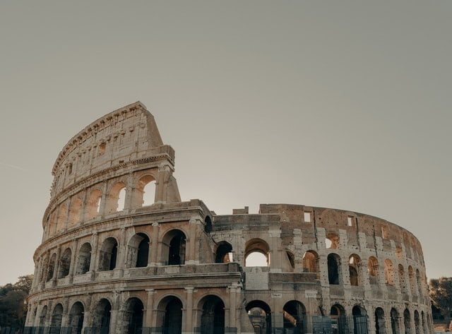 There are three main paths to dual Italian citizenship for those who want to move to "the old country." Find out what they are and whether you qualify for them below.