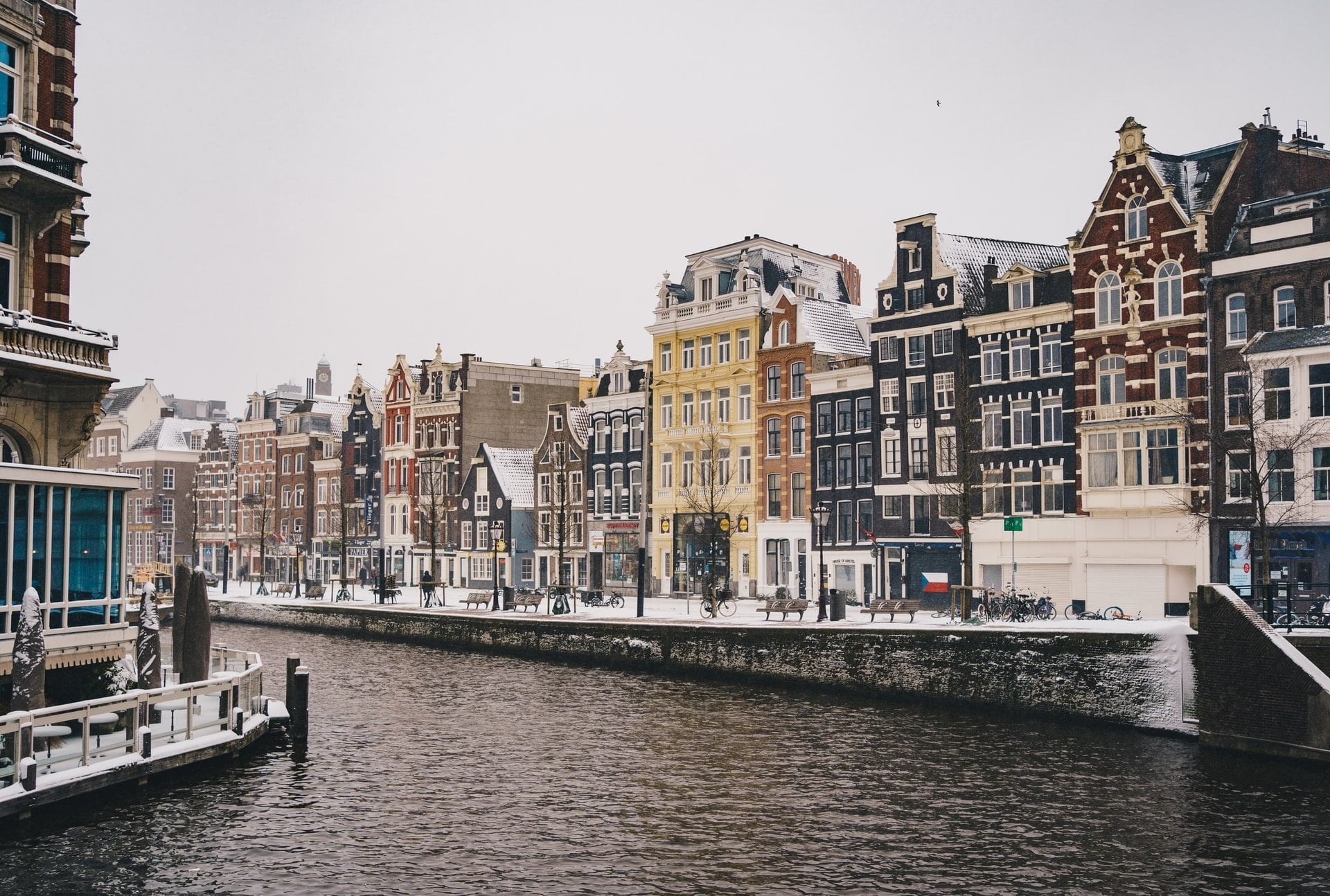 According to the most recent report from the Netherlands Bureau for Economic Policy Analysis (CPB), the cost of living in the Netherlands will rise by 5.2 percent in 2022 as a result of the Ukraine conflict and rising energy prices.