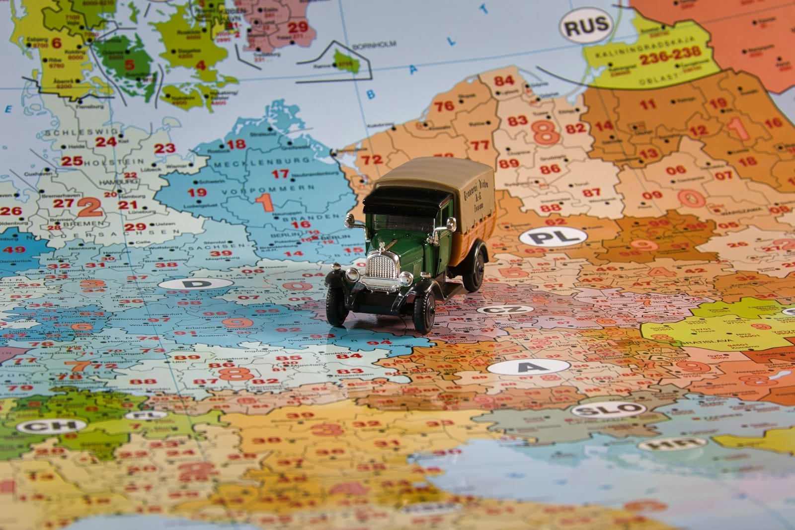 How to Handle Cross-Border Mobility Between EU and Non-EU Countries