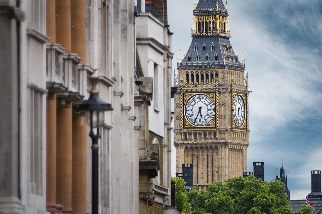 UK Visa Sponsorship: EOR vs. Subsidiary